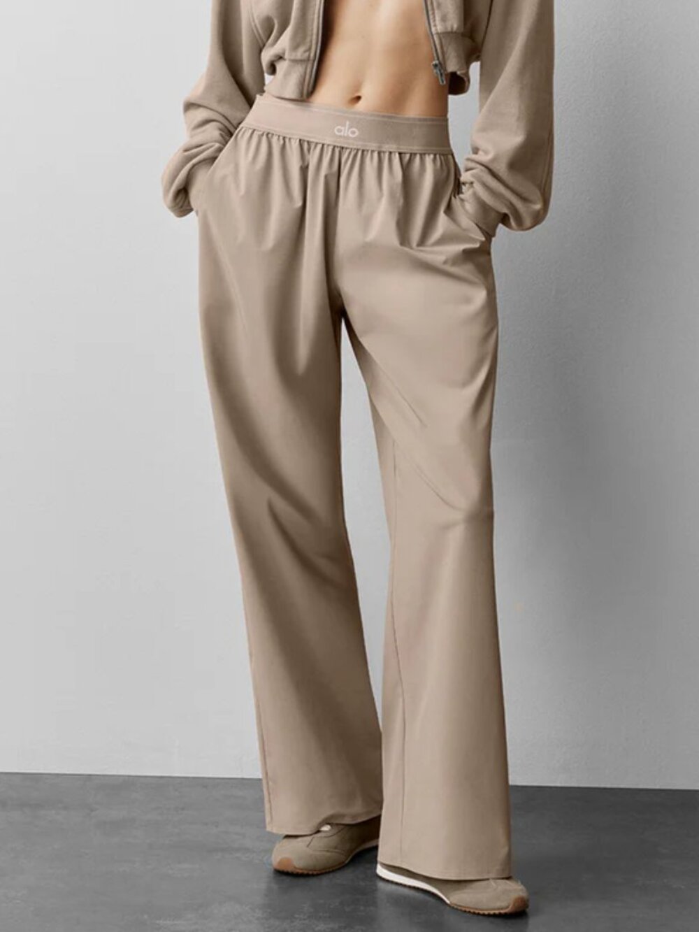 Regular ALO Yoga Suit Up Trouser Gravel Color 🤍 NWT, Relaxed Wide Leg - Picture 2 of 8